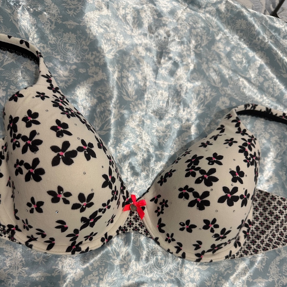 Victoria's Secret Daisy Print Bra